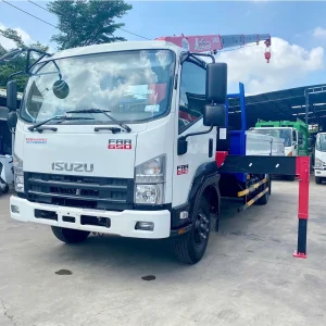 Xe tải Isuzu FRR650 4.7 tấn gắn cẩu Unic 3 tấn 4 khúc