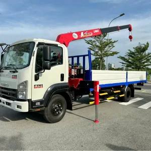 Xe tải Isuzu FRR650 5 tấn gắn cẩu Unic 3 tấn 3 khúc