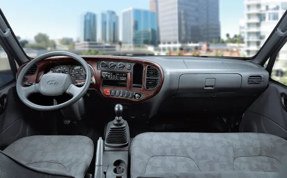 Xe tải Hyundai W750L tải trọng 3.5 tấn thùng kín 5m