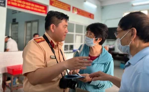 CSGT TP.HCM đang thí điểm giao dịch mua bán xe không phải công chứng, chứng thực. Vậy người dân thực hiện sang tên xe thế nào?