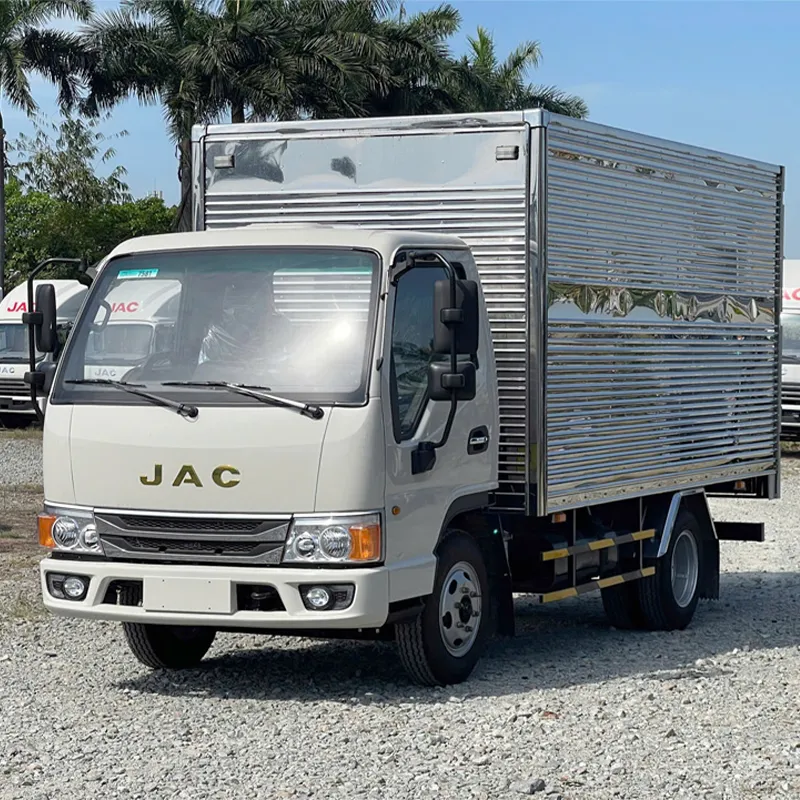 Xe tải Jac 1.99 tấn H200 Euro 5 thùng kín