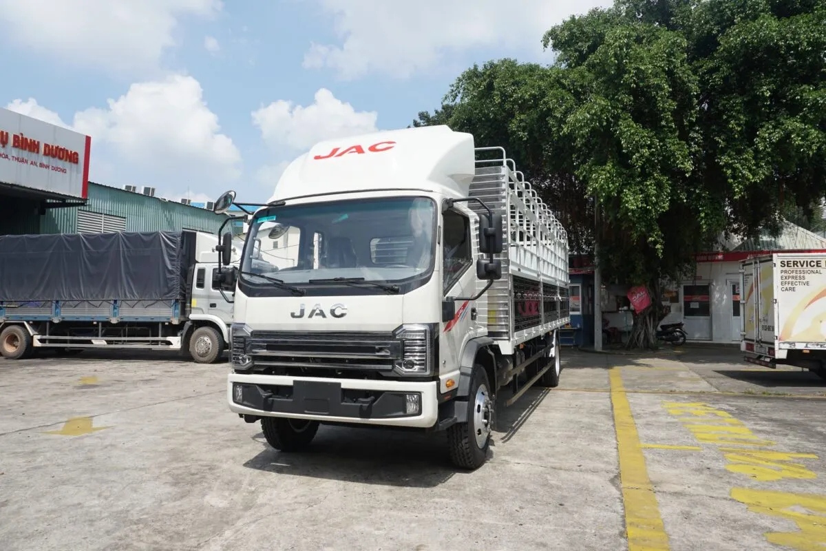 Xe tải JAC N800S Plus E5 8.5 tấn thùng khung mui