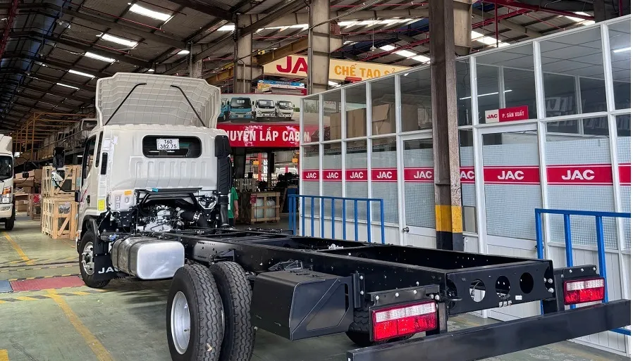 Xe tải JAC N800S Plus E5 8.5 tấn thùng khung mui