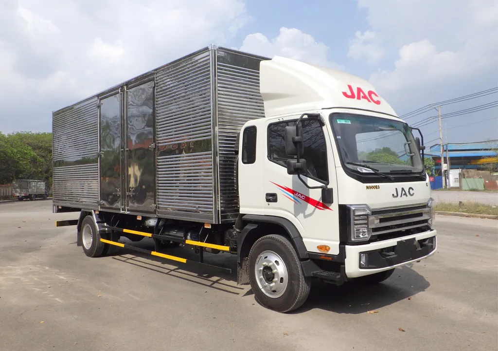 Xe tải JAC N900S Plus E5 tải trọng 9 tấn thùng kín